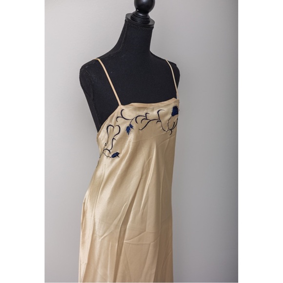 80s vintage Natori Gold and Dark Blue Embrodiered Nightgown - Picture 5 of 10